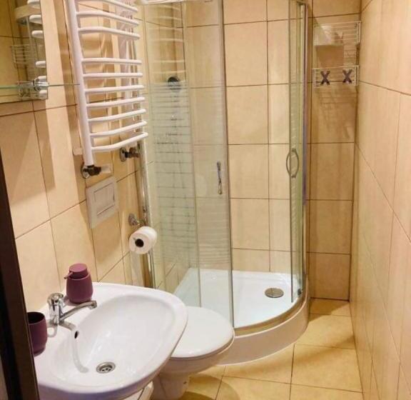 اتاق استاندارد, Dworek Ewunia