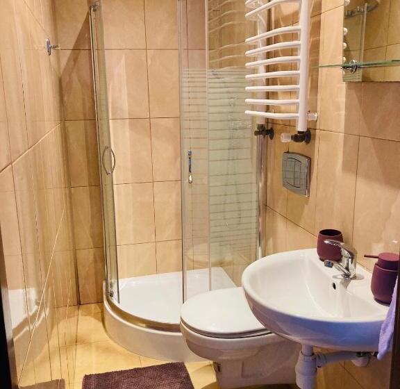 اتاق استاندارد, Dworek Ewunia