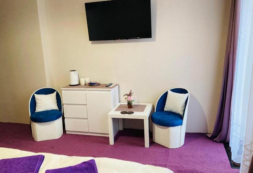 اتاق استاندارد, Dworek Ewunia