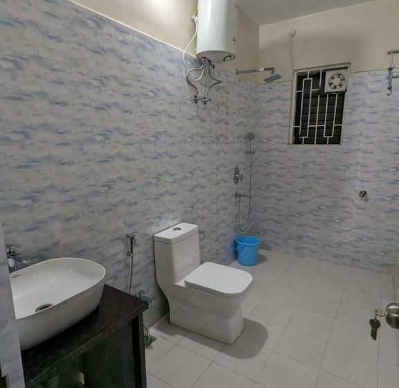 סוויטה משפחתית, The Golden Sand