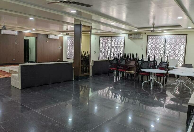 סוויטה משפחתית, The Golden Sand