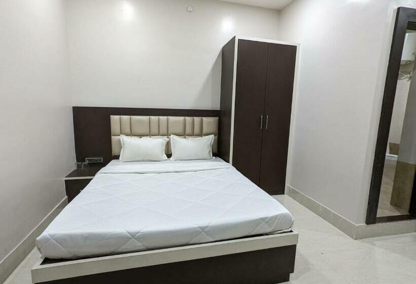 חדר דלוקס, The Golden Sand