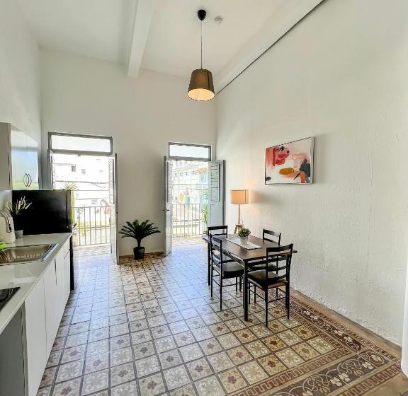 آپارتمان 1 خوابه, Nando S Place