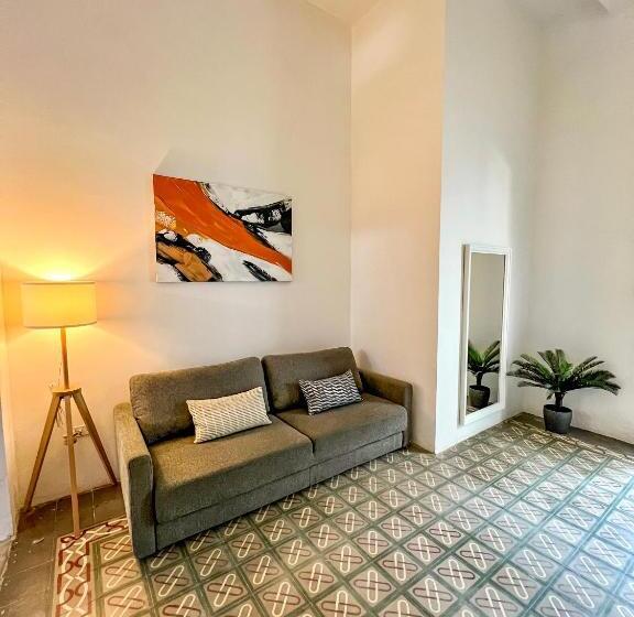 آپارتمان 1 خوابه, Nando S Place