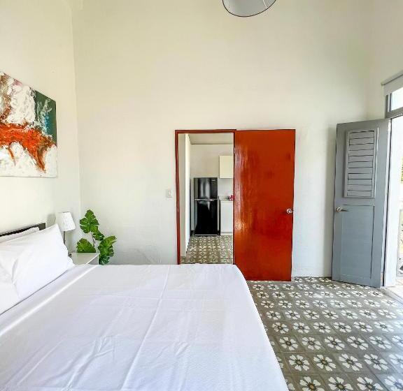 آپارتمان 1 خوابه, Nando S Place