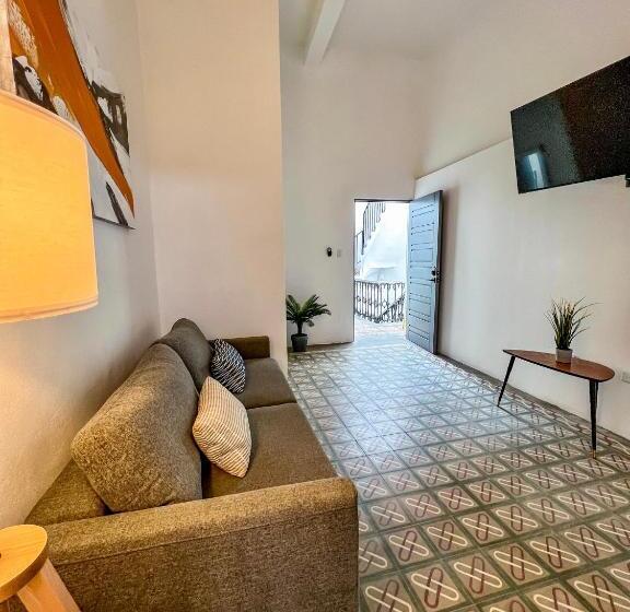 آپارتمان 1 خوابه, Nando S Place