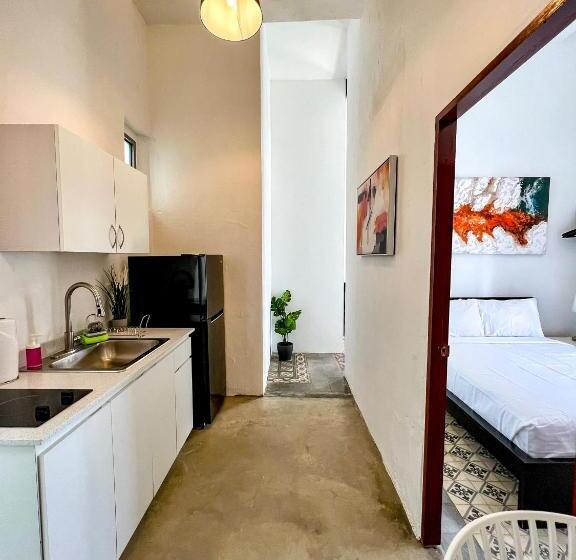آپارتمان 1 خوابه, Nando S Place