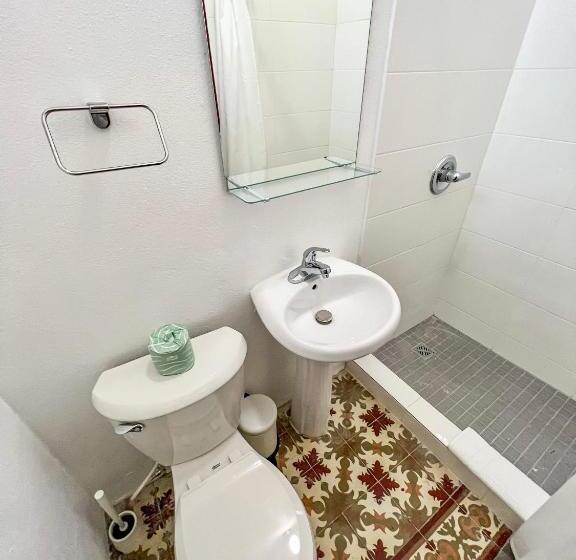 آپارتمان 1 خوابه, Nando S Place