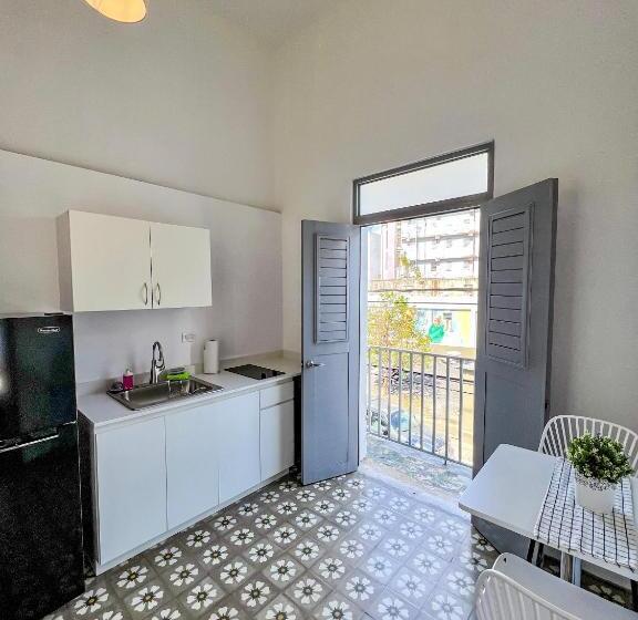 آپارتمان 1 خوابه, Nando S Place