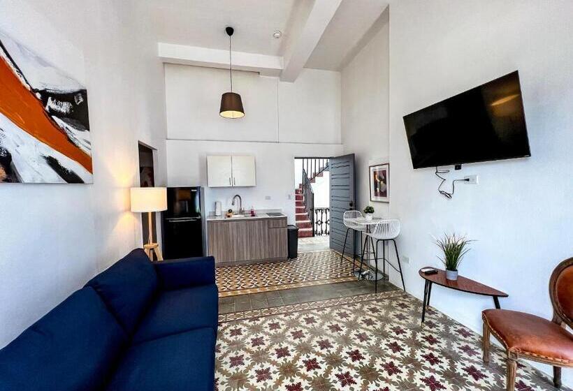 آپارتمان 2 خوابه, Nando S Place