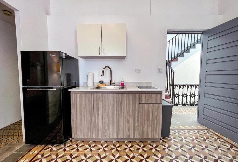 آپارتمان 2 خوابه, Nando S Place