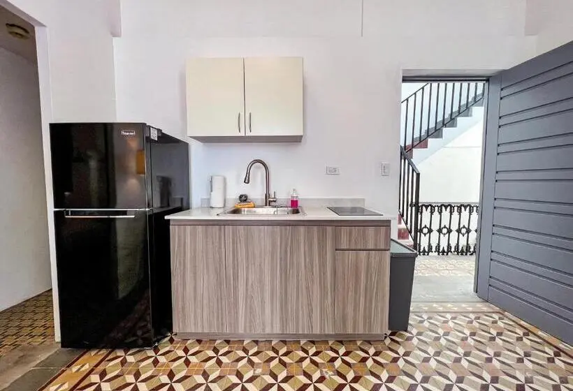 آپارتمان 2 خوابه, Nando S Place