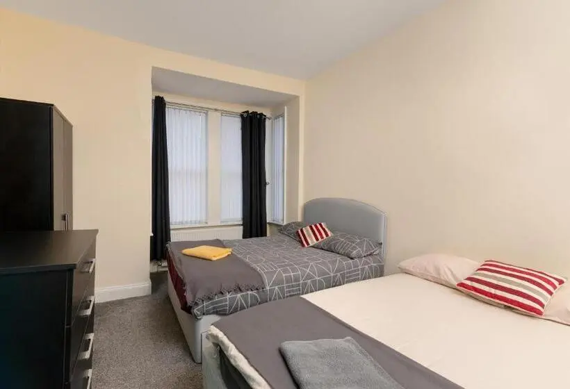 اتاق استاندارد چهار تخته, City Centre Large Luxury Rooms Free Parking
