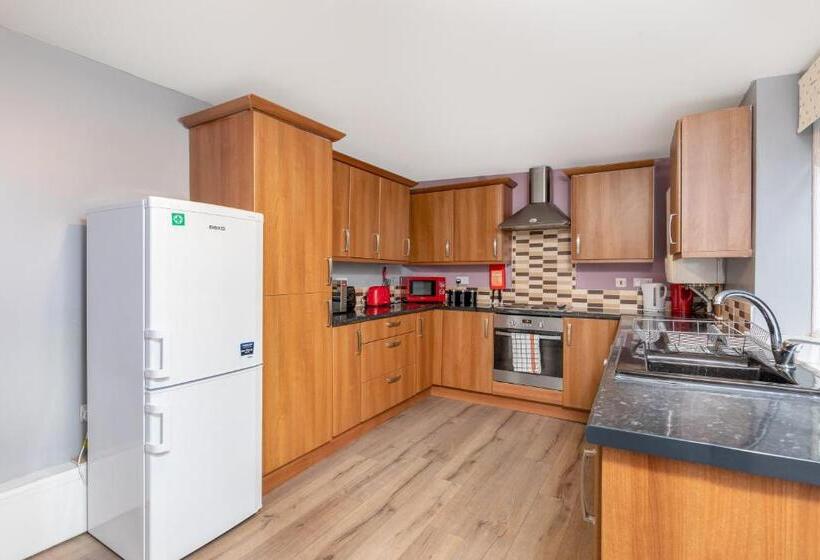 חדר קלאסי לארבעה, City Centre Large Luxury Rooms Free Parking