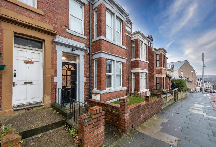 חדר קלאסי לארבעה, City Centre Large Luxury Rooms Free Parking