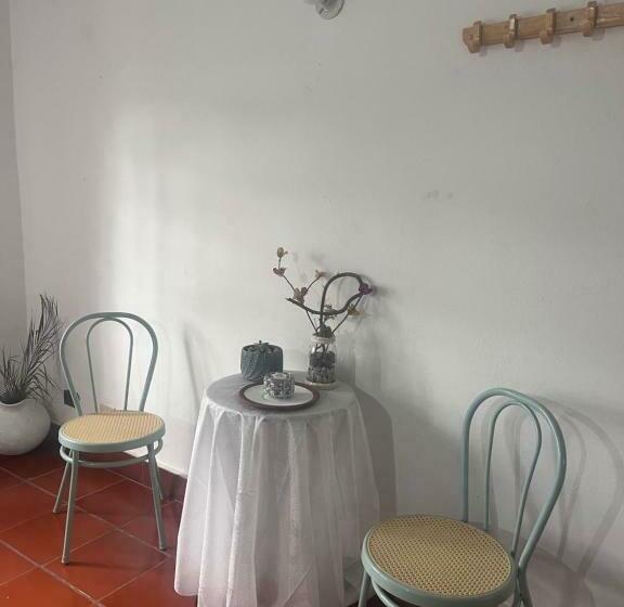 استودیوی استاندارد, Lo Nuestro Hospedaje