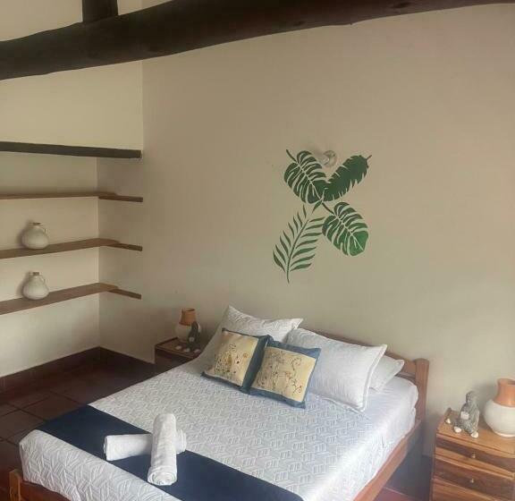 استودیوی استاندارد, Lo Nuestro Hospedaje