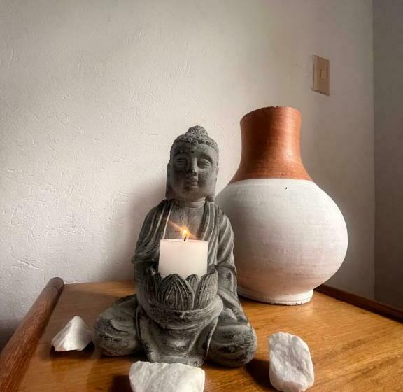 استودیوی استاندارد, Lo Nuestro Hospedaje