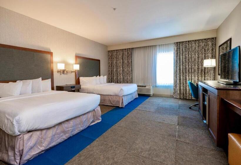 장애인을 위한 스탠다드 룸, Flag Point Inn And Suites Pratt By Fairbridge
