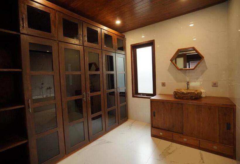 סוויטה נוף לבריכה, Shankara Munduk Bali