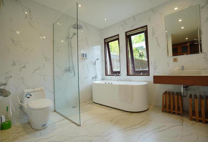 חדר אקזקיוטיב נוף לבריכה, Shankara Munduk Bali