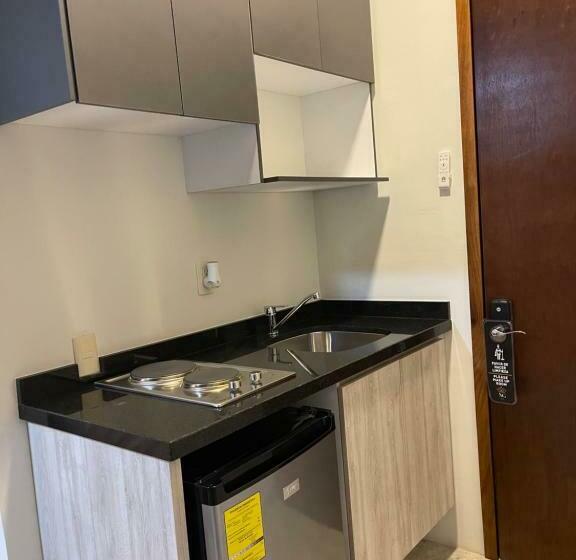 חדר דלוקס, Ng