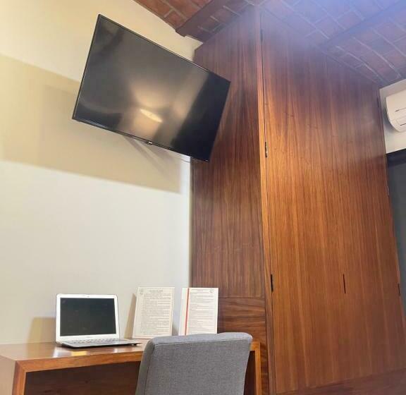 חדר דלוקס, Ng