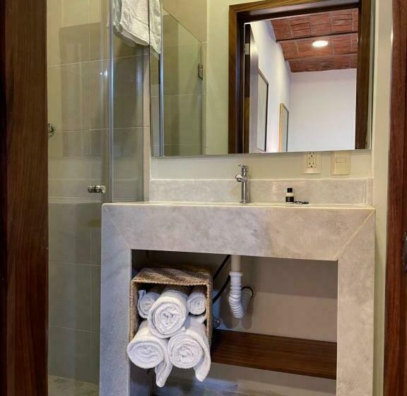 חדר סטנדרט, Ng