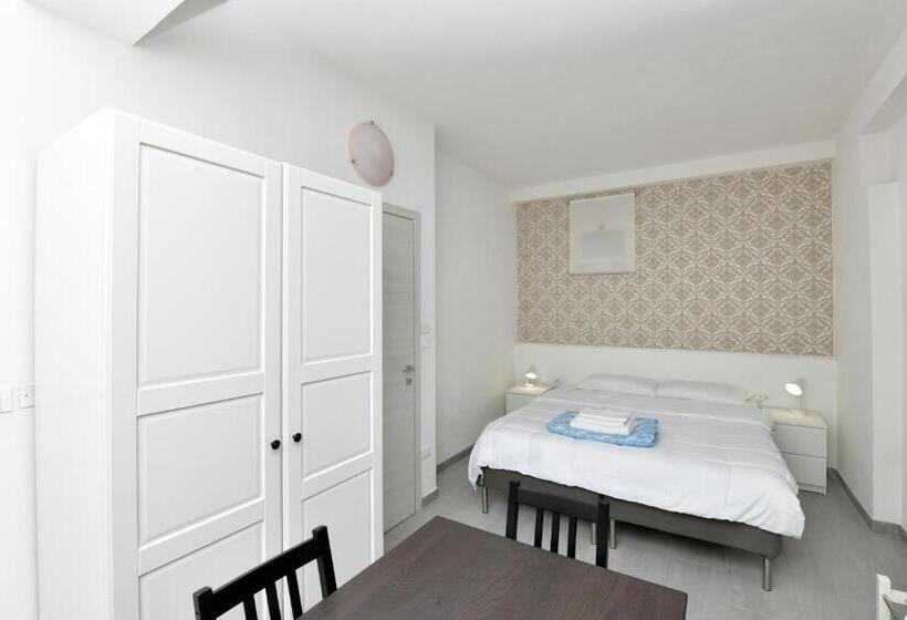 غرفة عائلية, A San Lazzaro Rooms