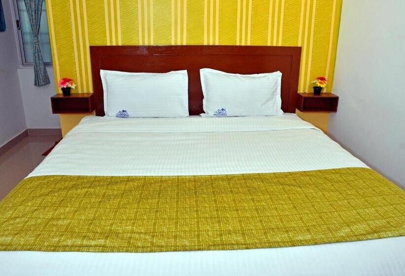 חדר אקזקיוטיב לשלושה, The Club House  Swimming Pool That S Better Than The Beach