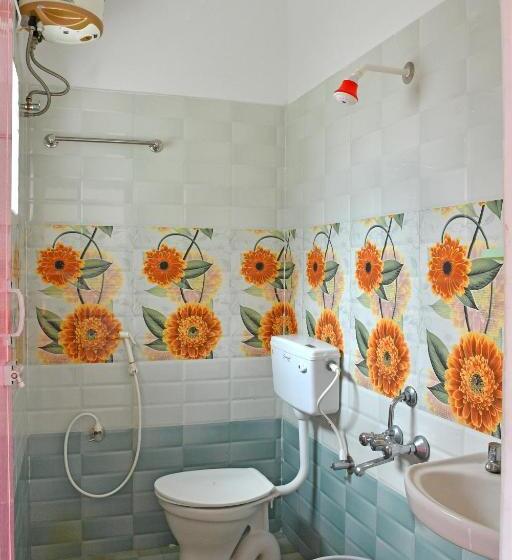 חדר אקזקיוטיב לשלושה, The Club House  Swimming Pool That S Better Than The Beach