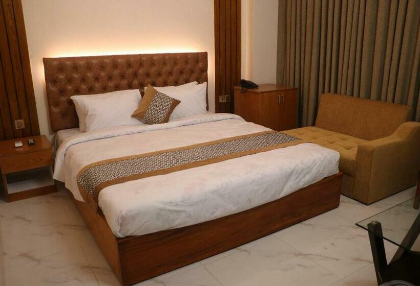 اتاق لوکس, The Blue Moon