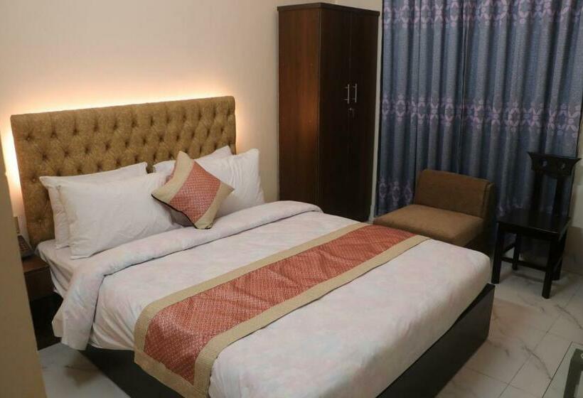 اتاق لوکس, The Blue Moon