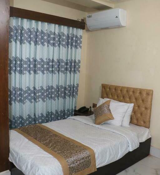 اتاق لوکس, The Blue Moon