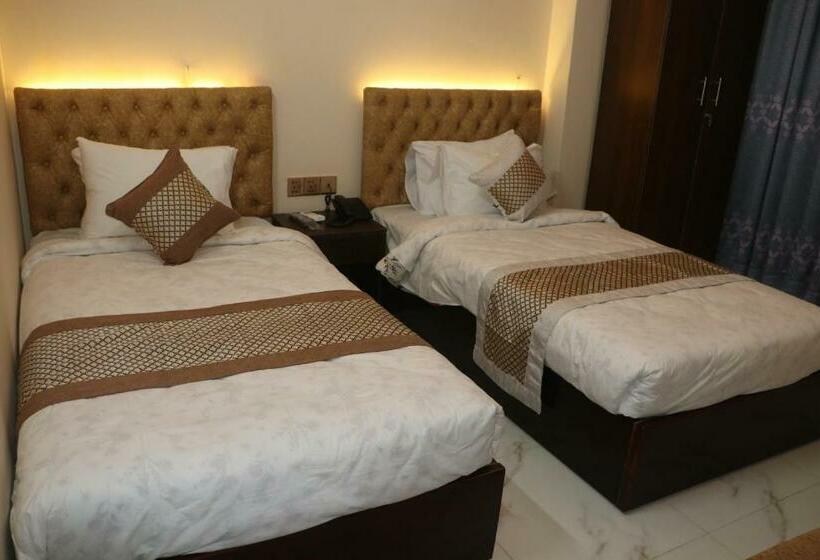 اتاق سوپریور, The Blue Moon