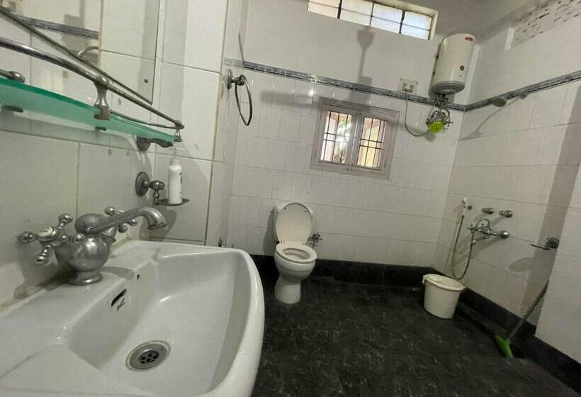 اتاق استاندارد با تخت بزرگ, The Choudhury Manor Homestay