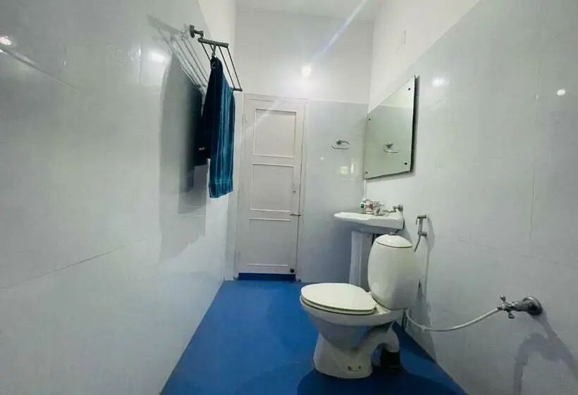 バルコニー付きスタンダードトリプルルーム, The Choudhury Manor Homestay