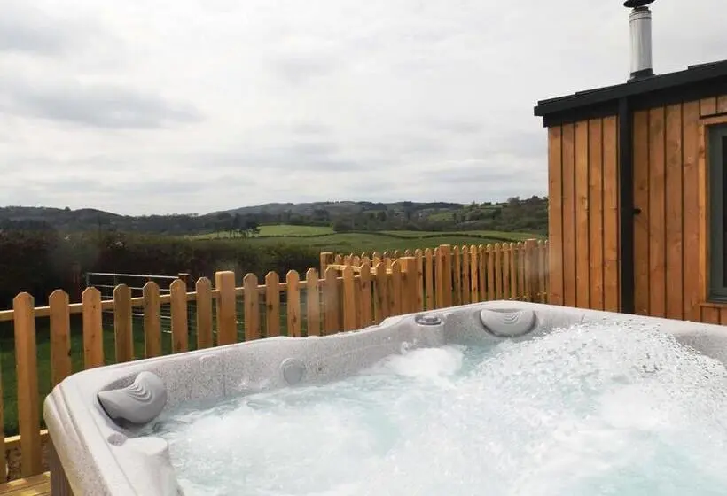 Talo 2 Makuuhuonetta, Castle Pren Lodges