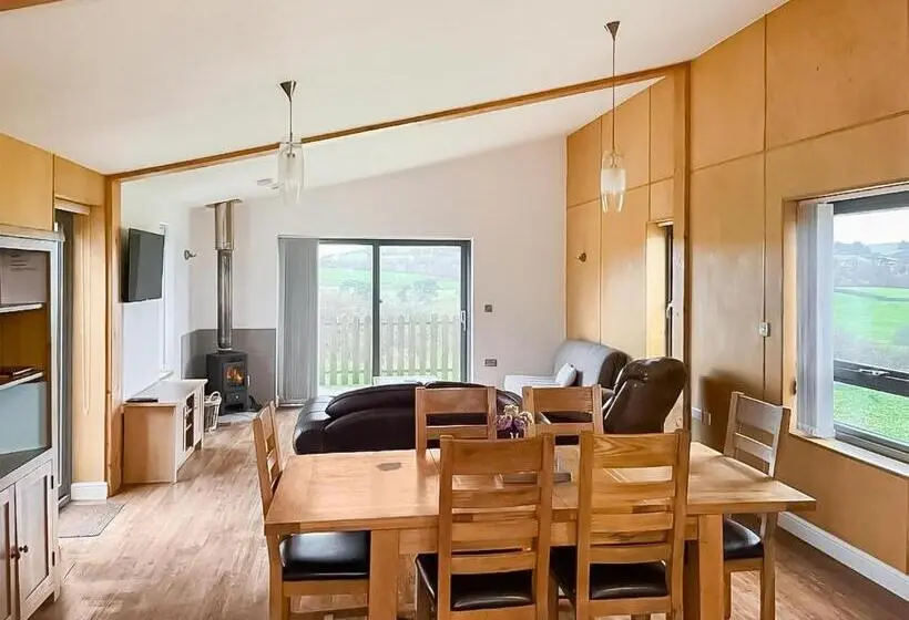 Talo 2 Makuuhuonetta, Castle Pren Lodges