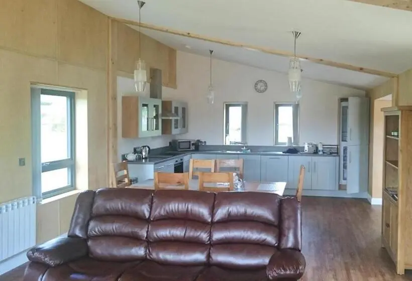 Talo 2 Makuuhuonetta, Castle Pren Lodges