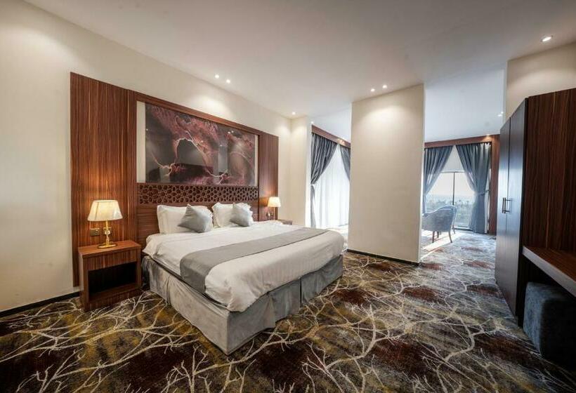 اتاق لوکس با چشم‌انداز دریا, Crown Towers For Hotel Suites