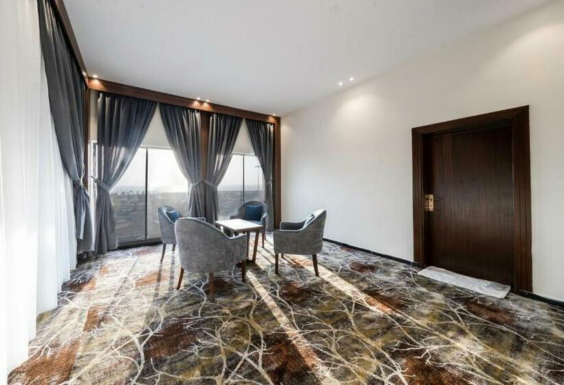 اتاق لوکس با چشم‌انداز دریا, Crown Towers For Hotel Suites