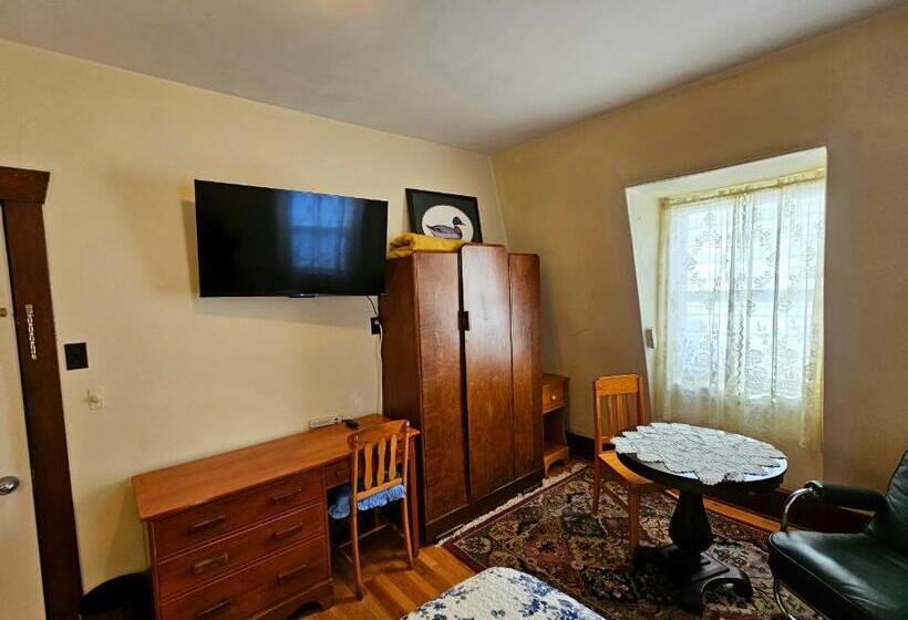 סוויטה, Royal Hotel Sydney