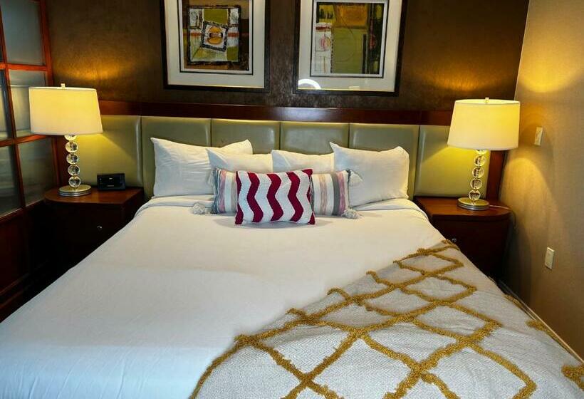 발코니가 있는 스위트, Strip View Penthouse W/balcony