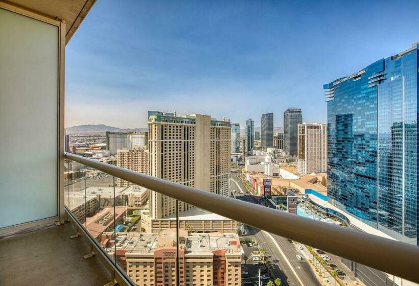 سوئیت با بالکن, Strip View Penthouse W/balcony