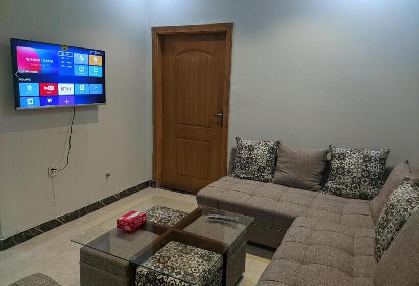 اتاق لوکس, Sunrise Guest House E 11/2 Islamabad