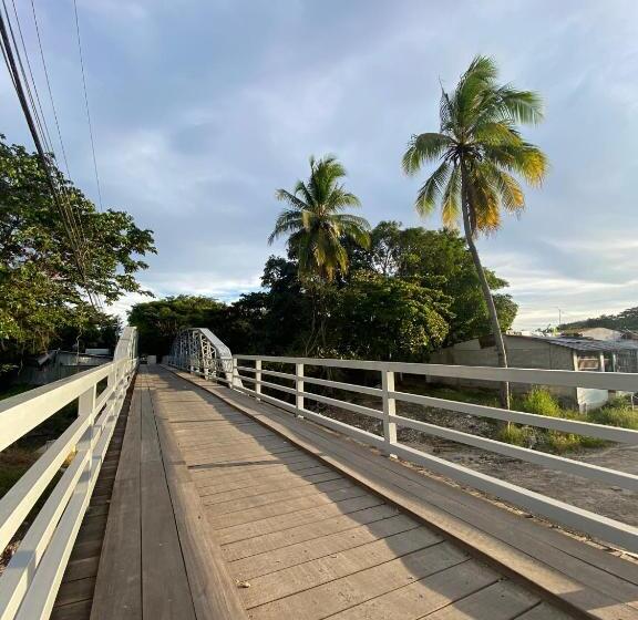 经济型三人房间, Puente Real Hostel