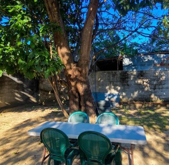 带共用浴室的标准房间, Puente Real Hostel