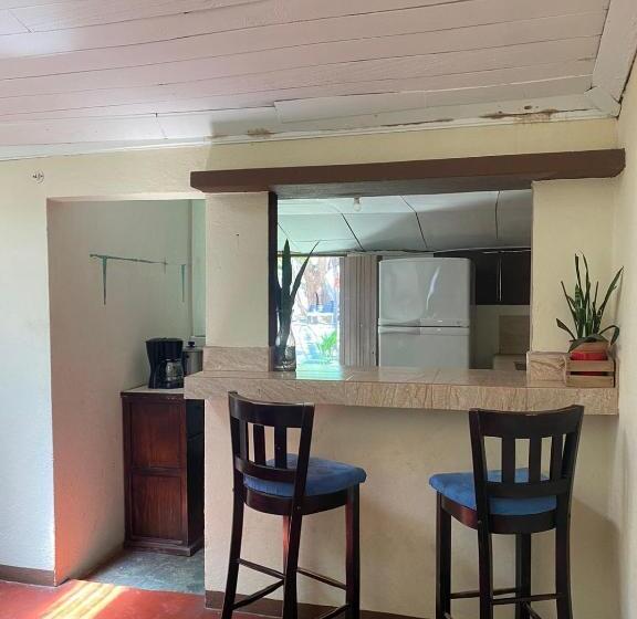 经济房, Puente Real Hostel