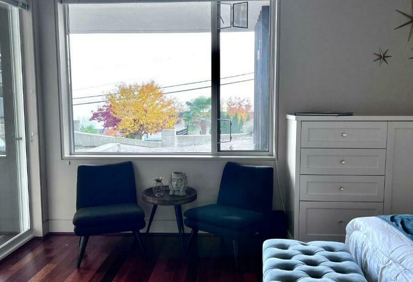 스탠다드 스튜디오, Kia Oceanview Property